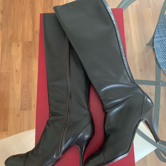 Classic Elegant Salvatore Ferragamo Leather Boots - Picture 4 of 6